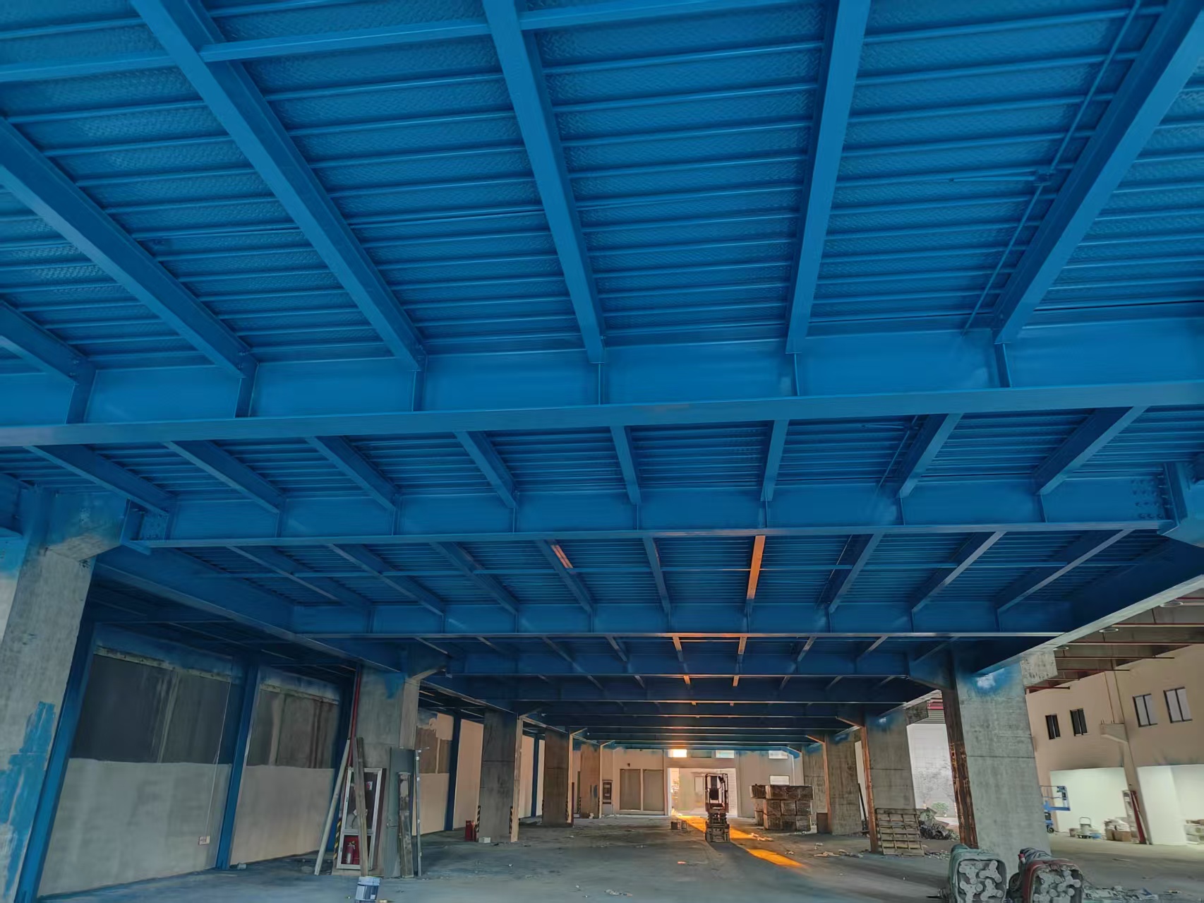 廠房內(nèi)部鋼結(jié)構(gòu)平臺